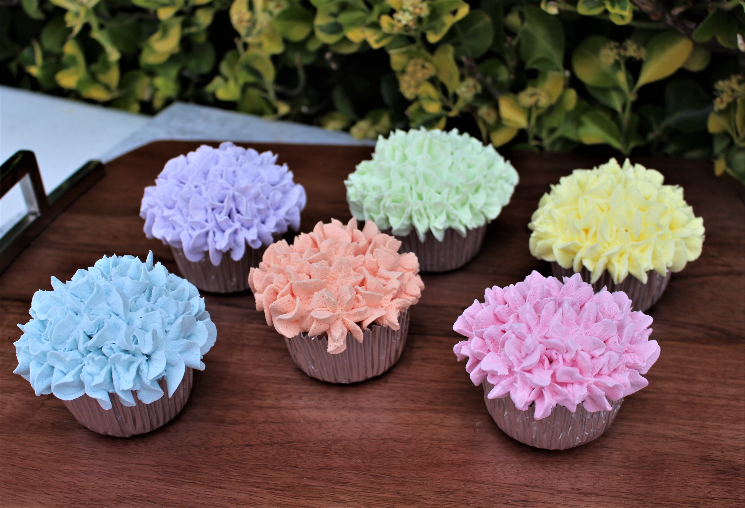 Set of 6 Pastel Iced Faux Foam Cupcakes With Cupcake Pan 